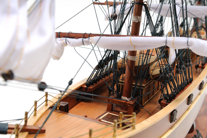 1800s Hand-Built Cutty Sark Clipper Ship Model w/Sails