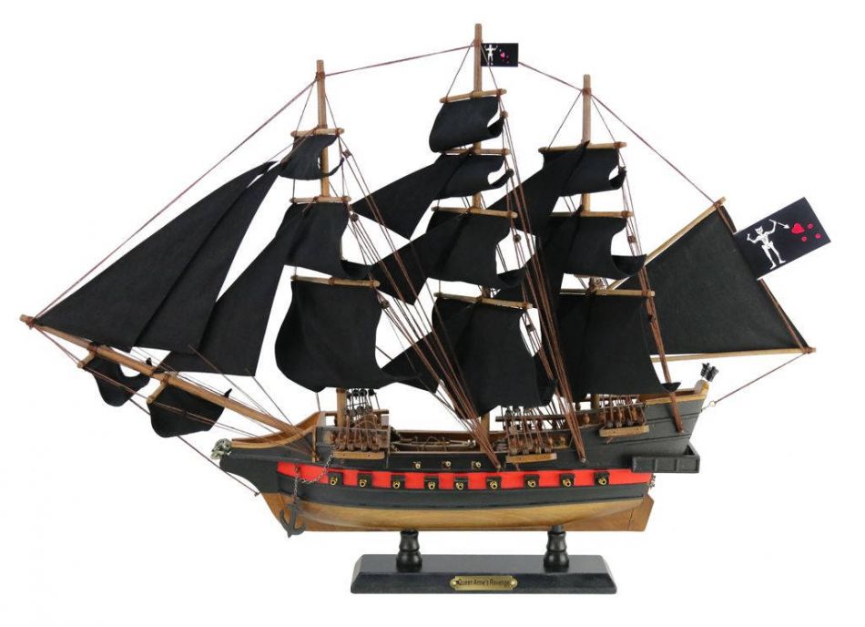 Limited Blackbeard's Queen Anne's Revenge Model Pirate Ship 26"