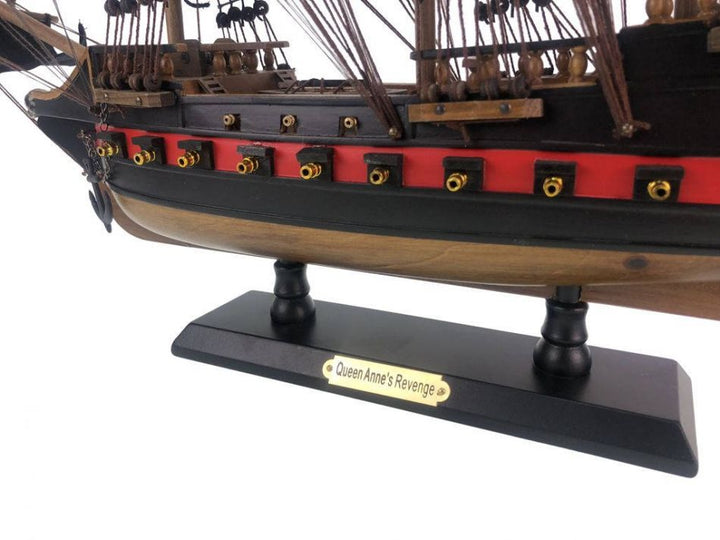 Limited Blackbeard's Queen Anne's Revenge Model Pirate Ship 26"